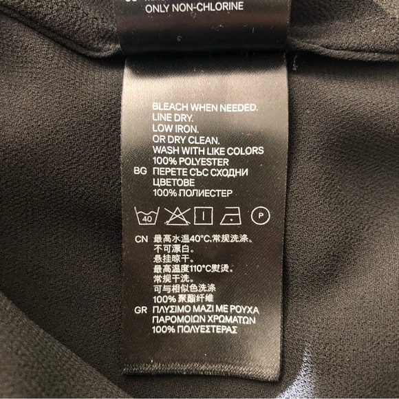 H&M Short-Sleeves Pleated Black Blouse - Women's 4 - Picture 9 of 13